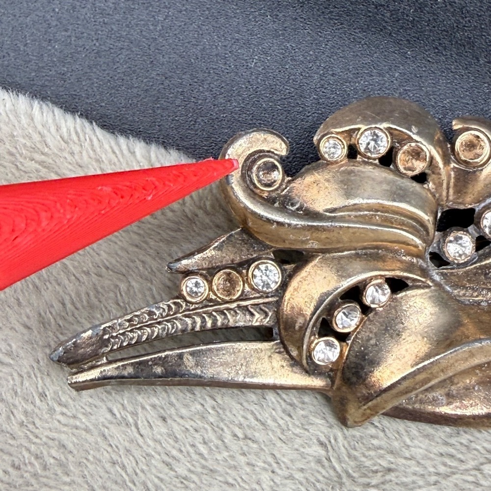 Vintage Pot Metal Brooch Flower Gold Tone Rhinestone READ - Picture 4 of 9